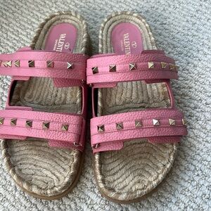 VALENTINO - Rockstud Grainy Leather Sandal